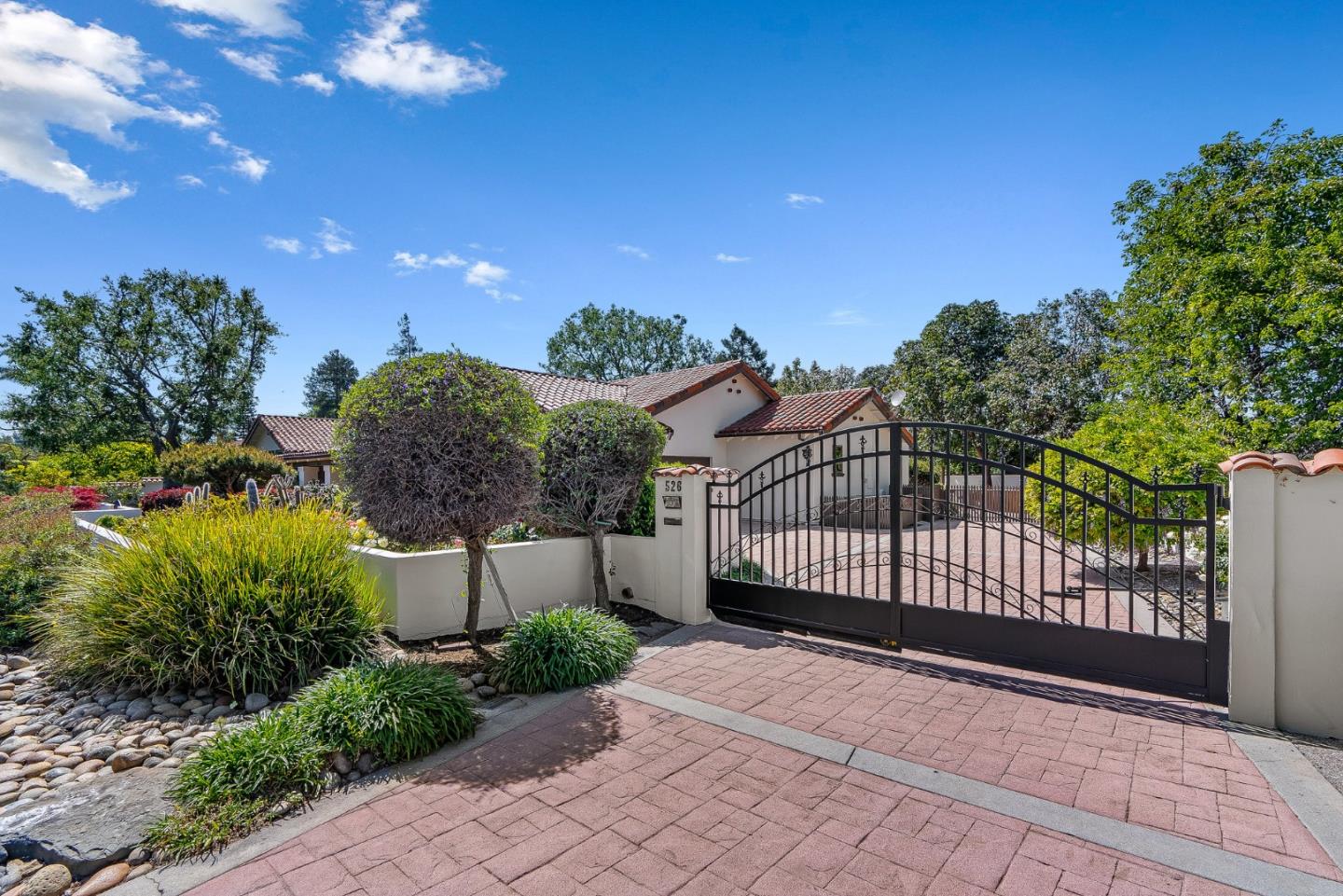 526 Saratoga AVE