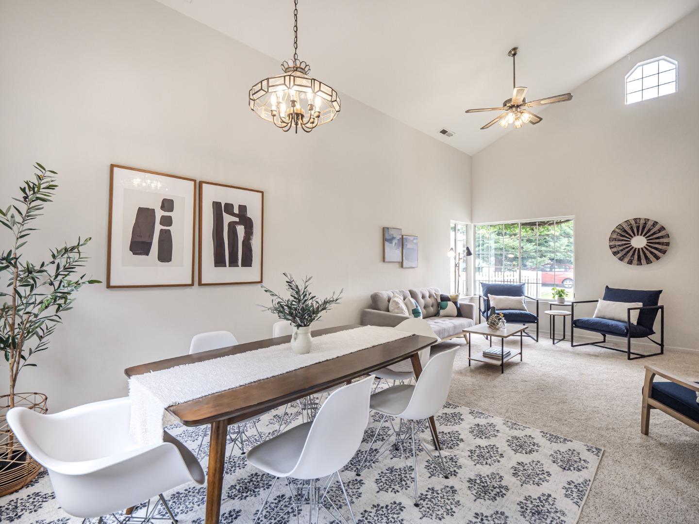 2205 Lagoon CT