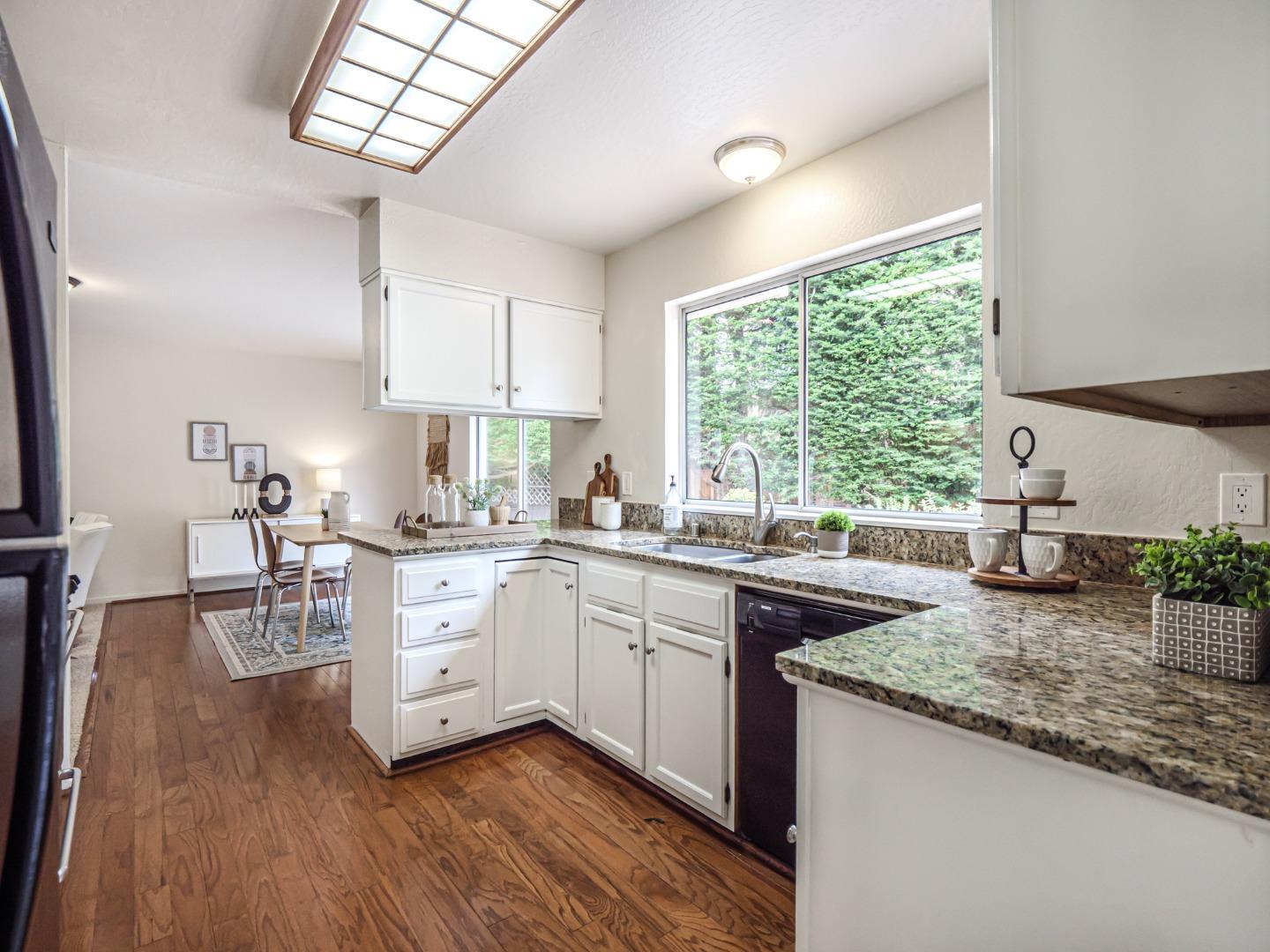 2205 Lagoon CT