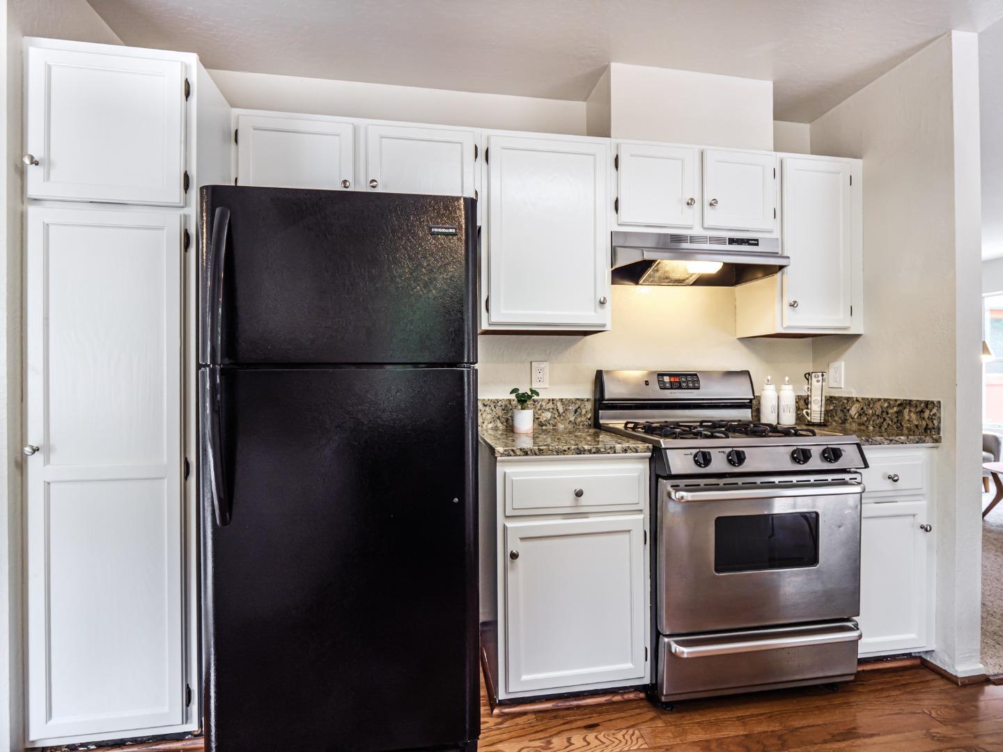 2205 Lagoon CT