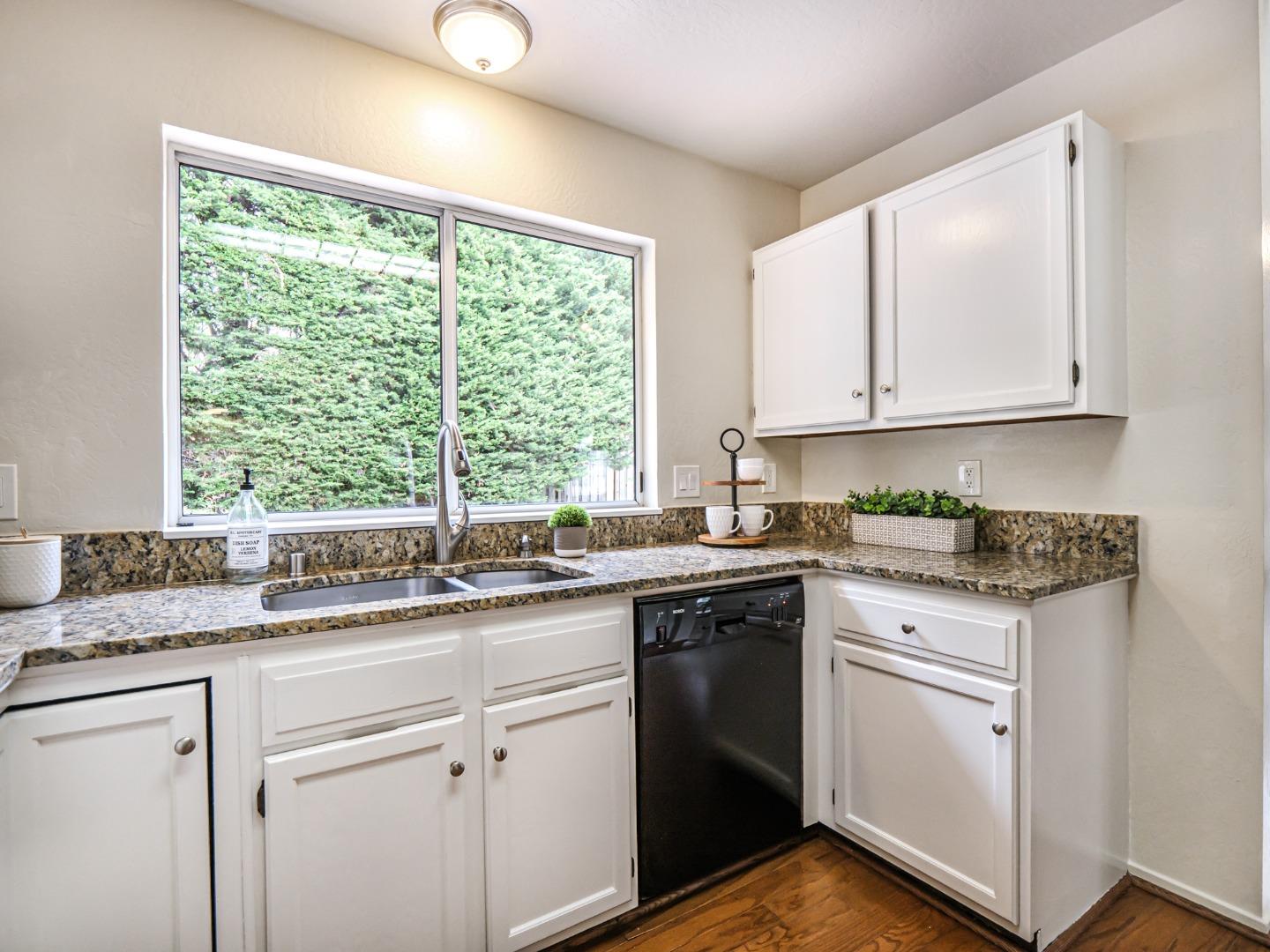 2205 Lagoon CT