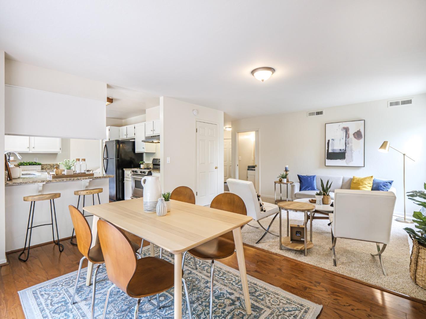 2205 Lagoon CT