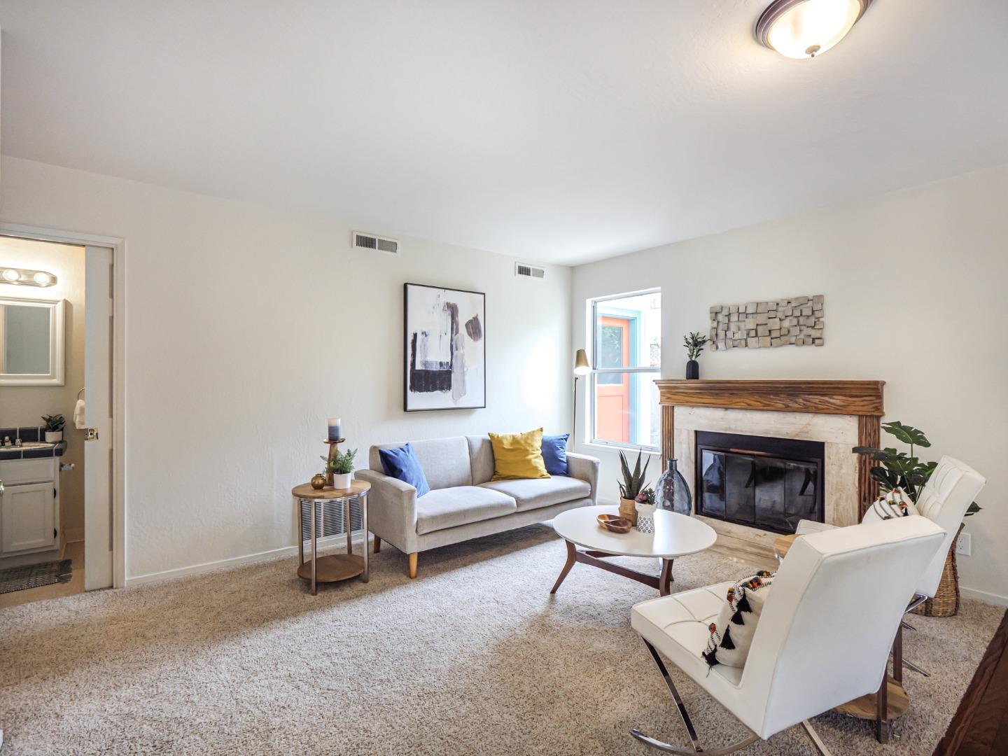2205 Lagoon CT