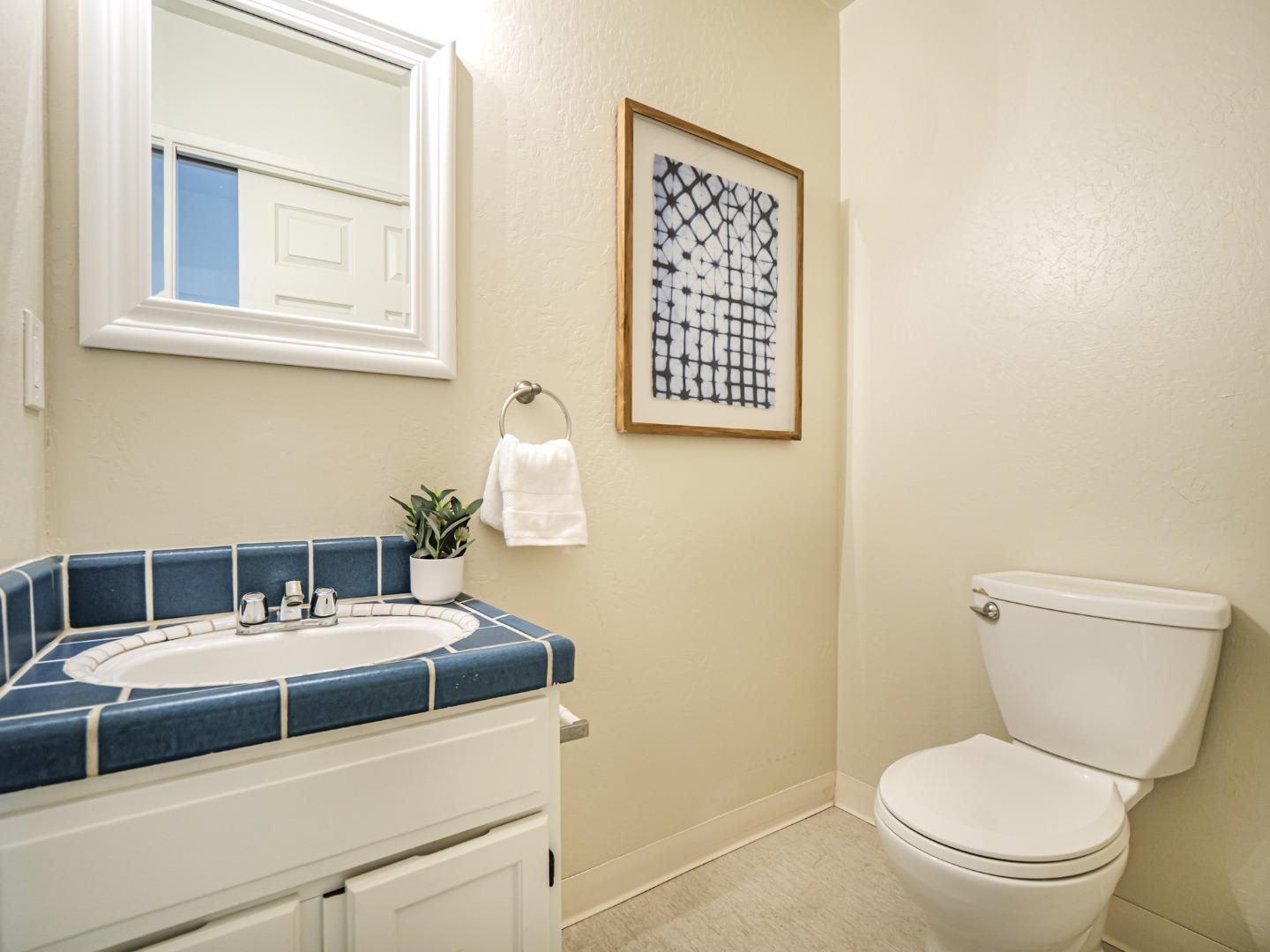 2205 Lagoon CT