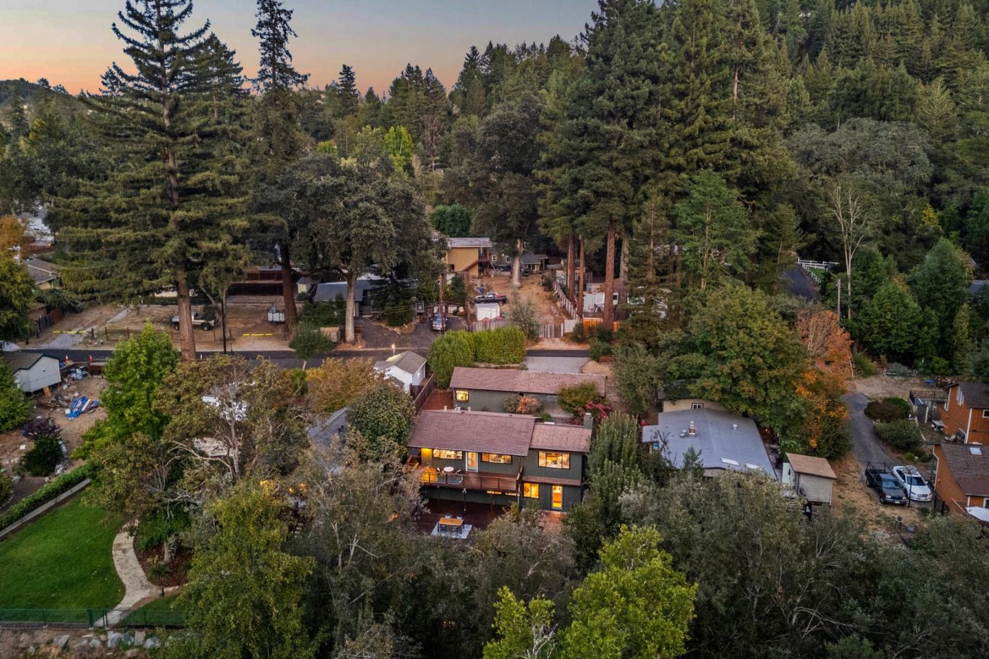 8035 Fernwood AVE