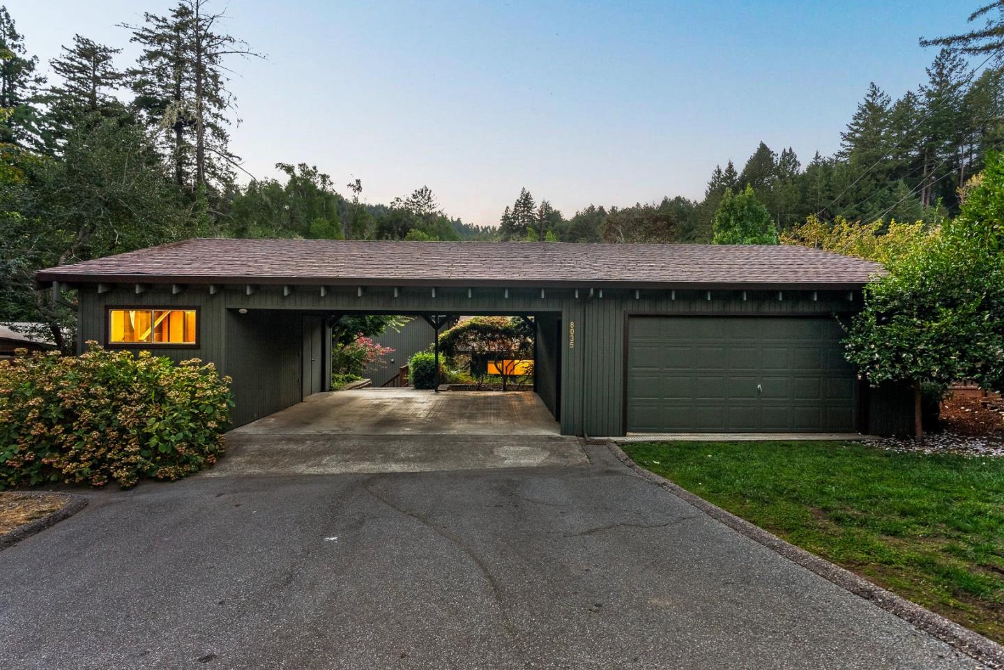8035 Fernwood AVE