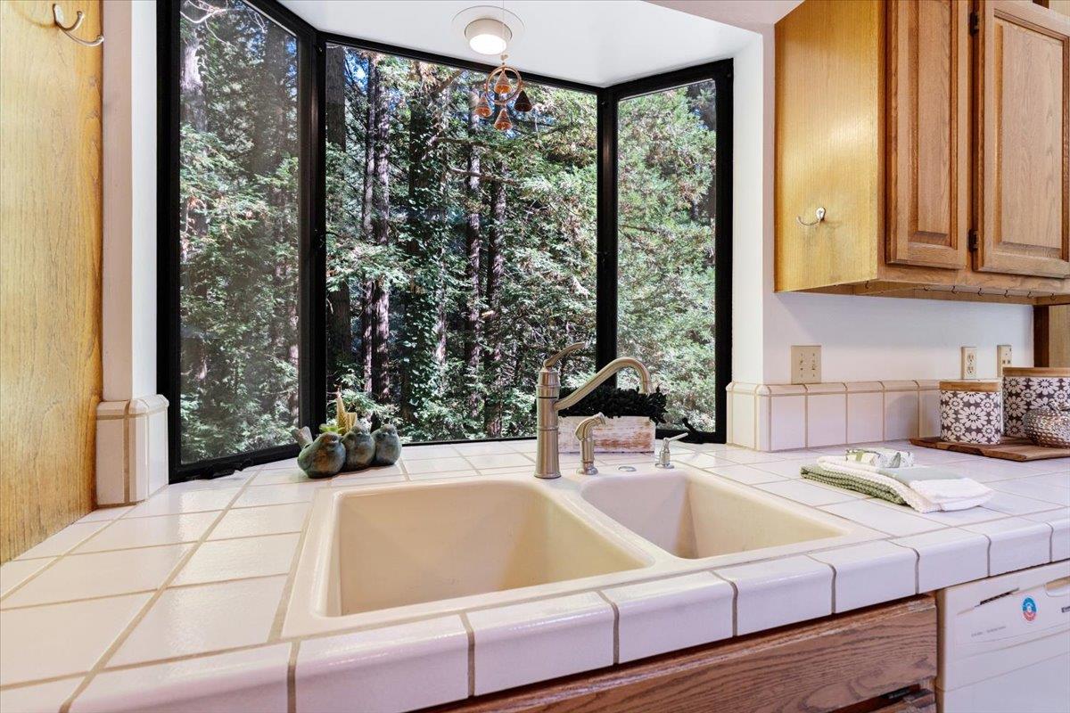 880 Sunrise Ridge