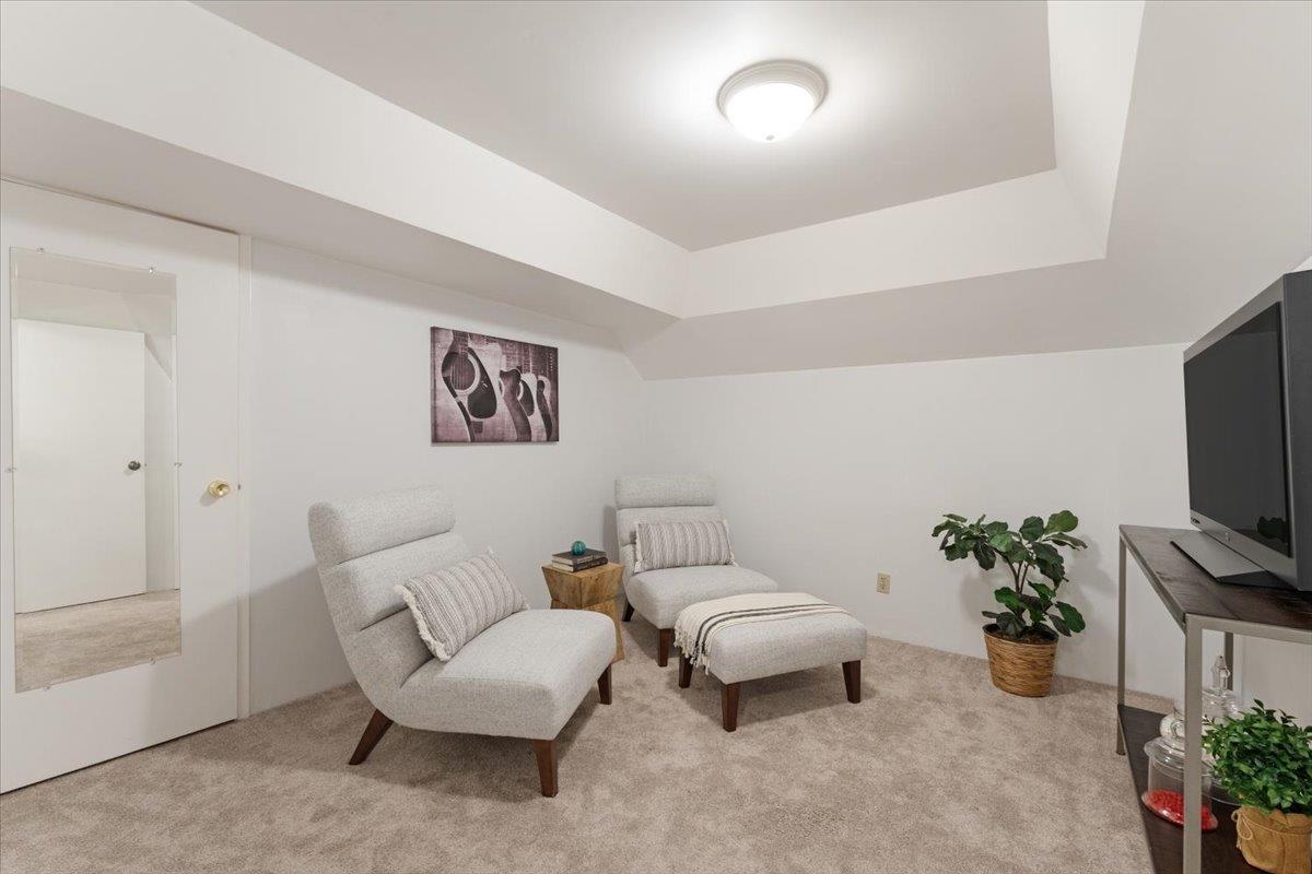 880 Sunrise Ridge