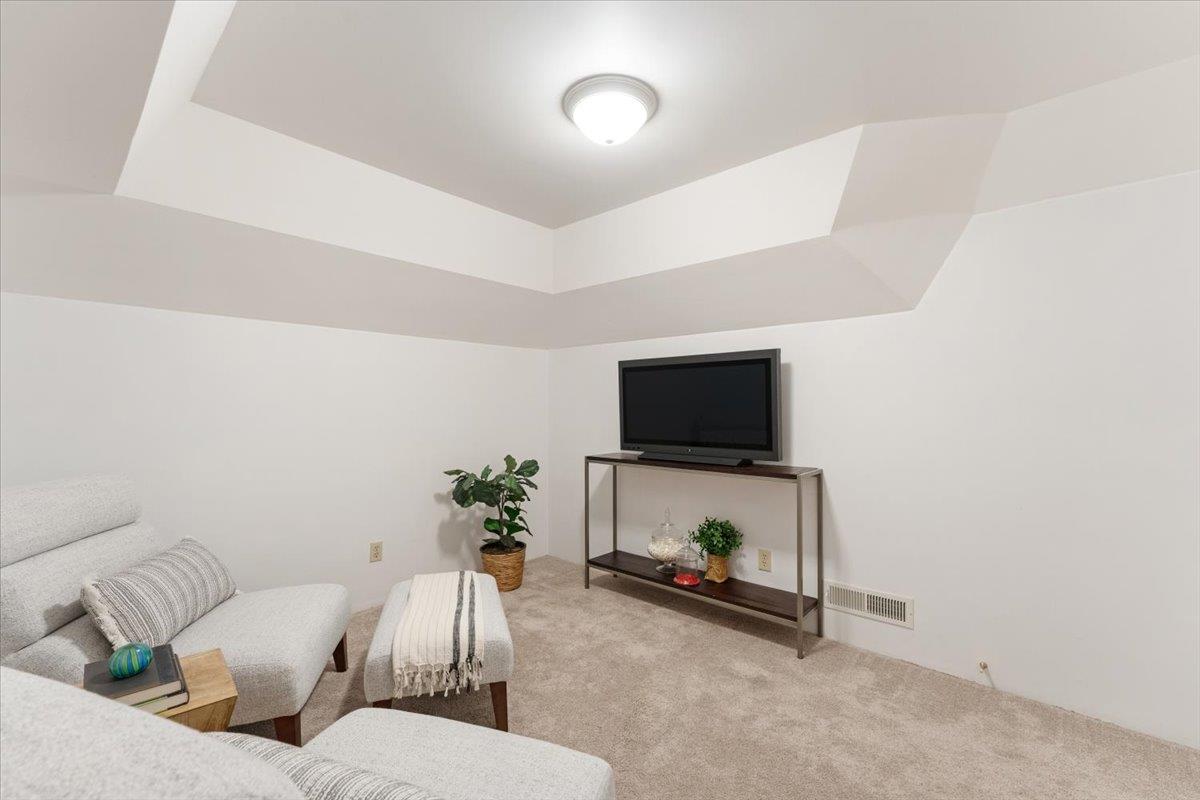 880 Sunrise Ridge