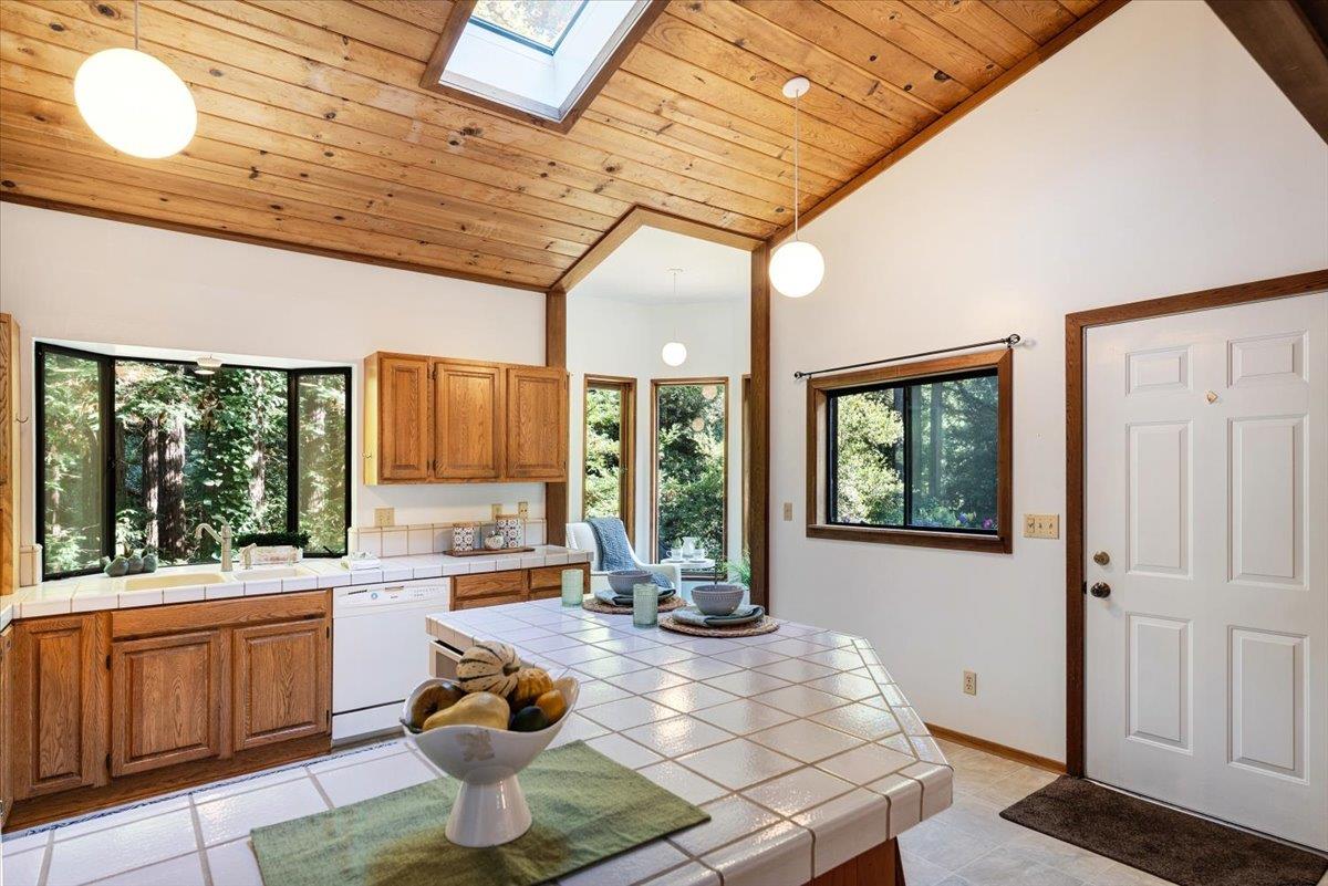 880 Sunrise Ridge