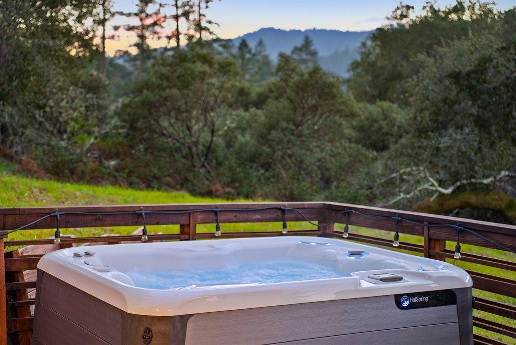 2203 Quail Hollow Road