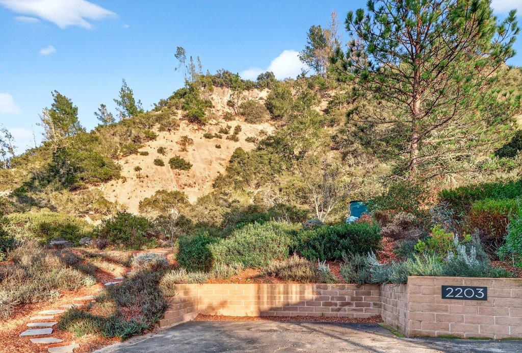 2203 Quail Hollow Road