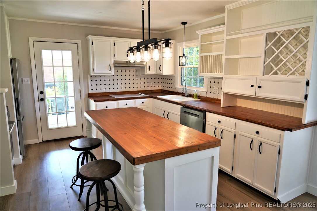 2839 Skycrest Drive