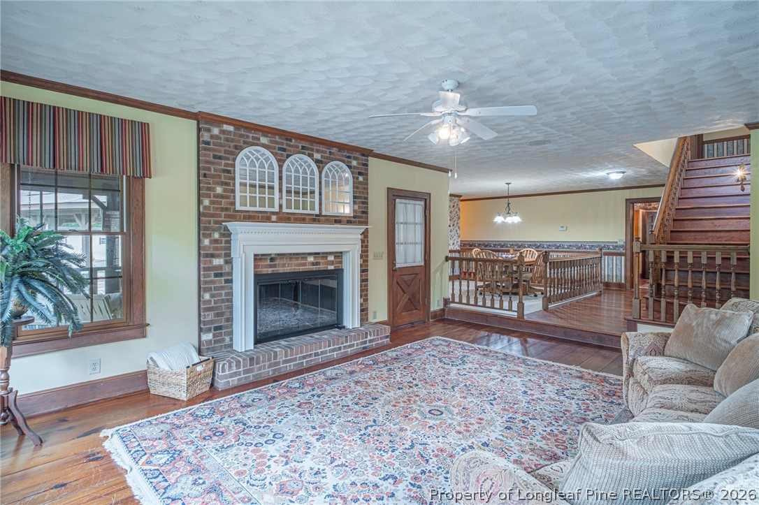 473 Oak Street
