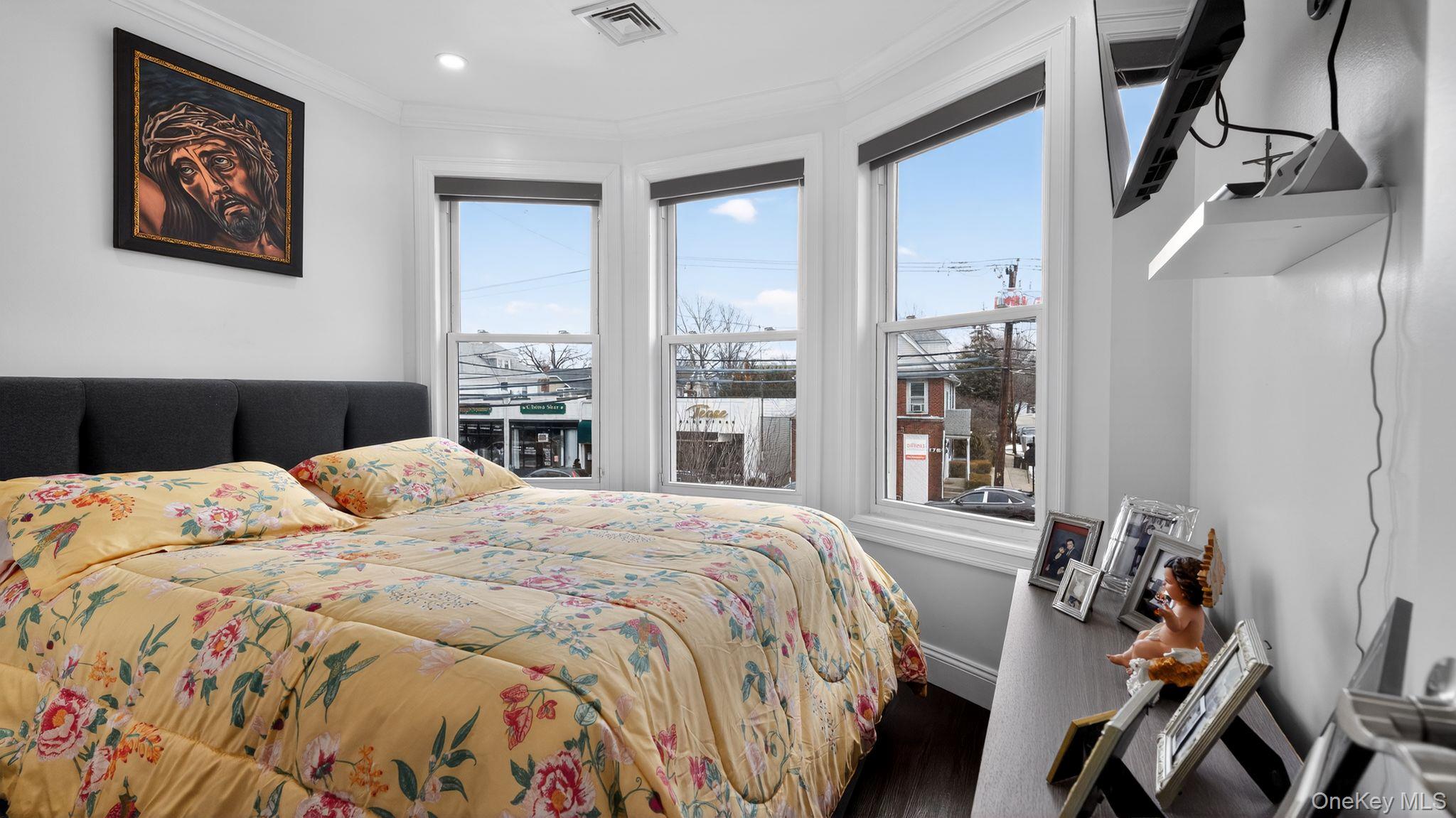 175 Hempstead Avenue