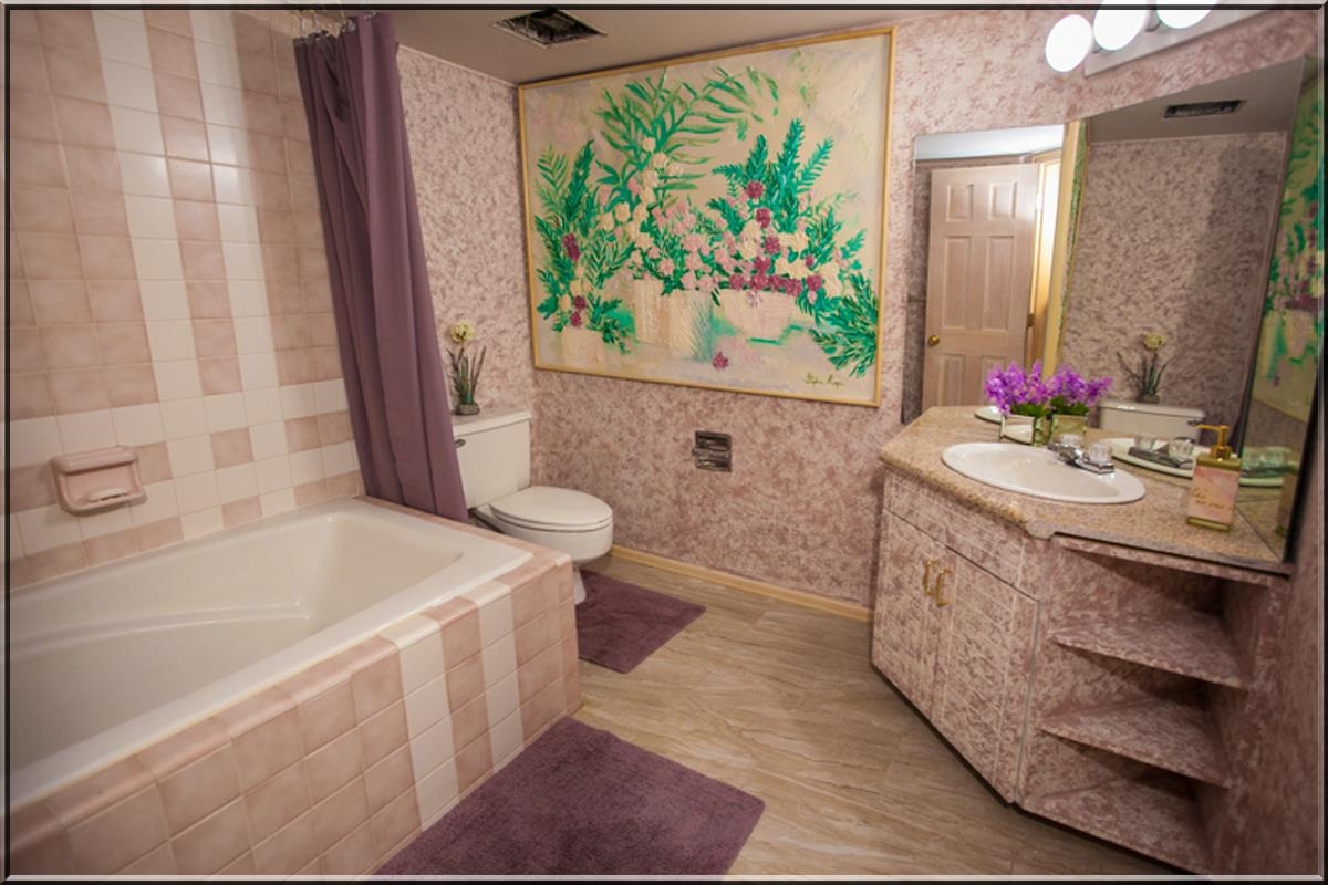 5100 Valley View Drive Unit: # 211