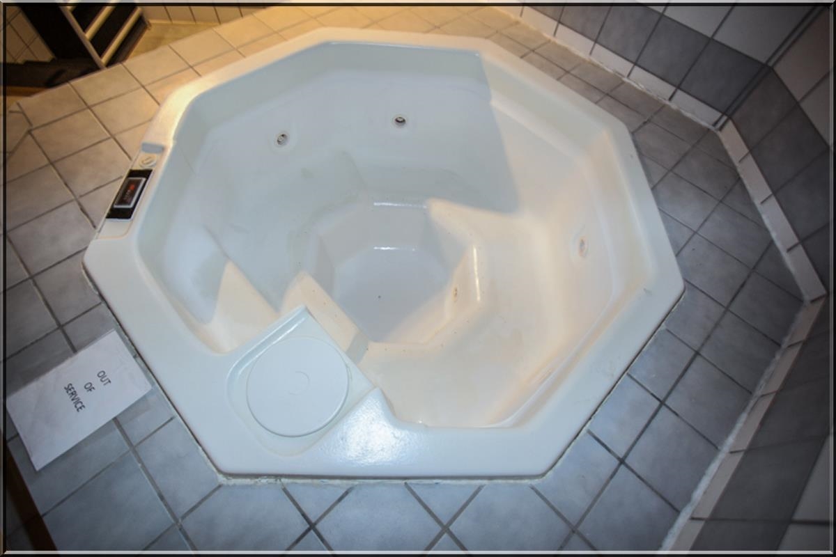 5100 Valley View Drive Unit: # 211