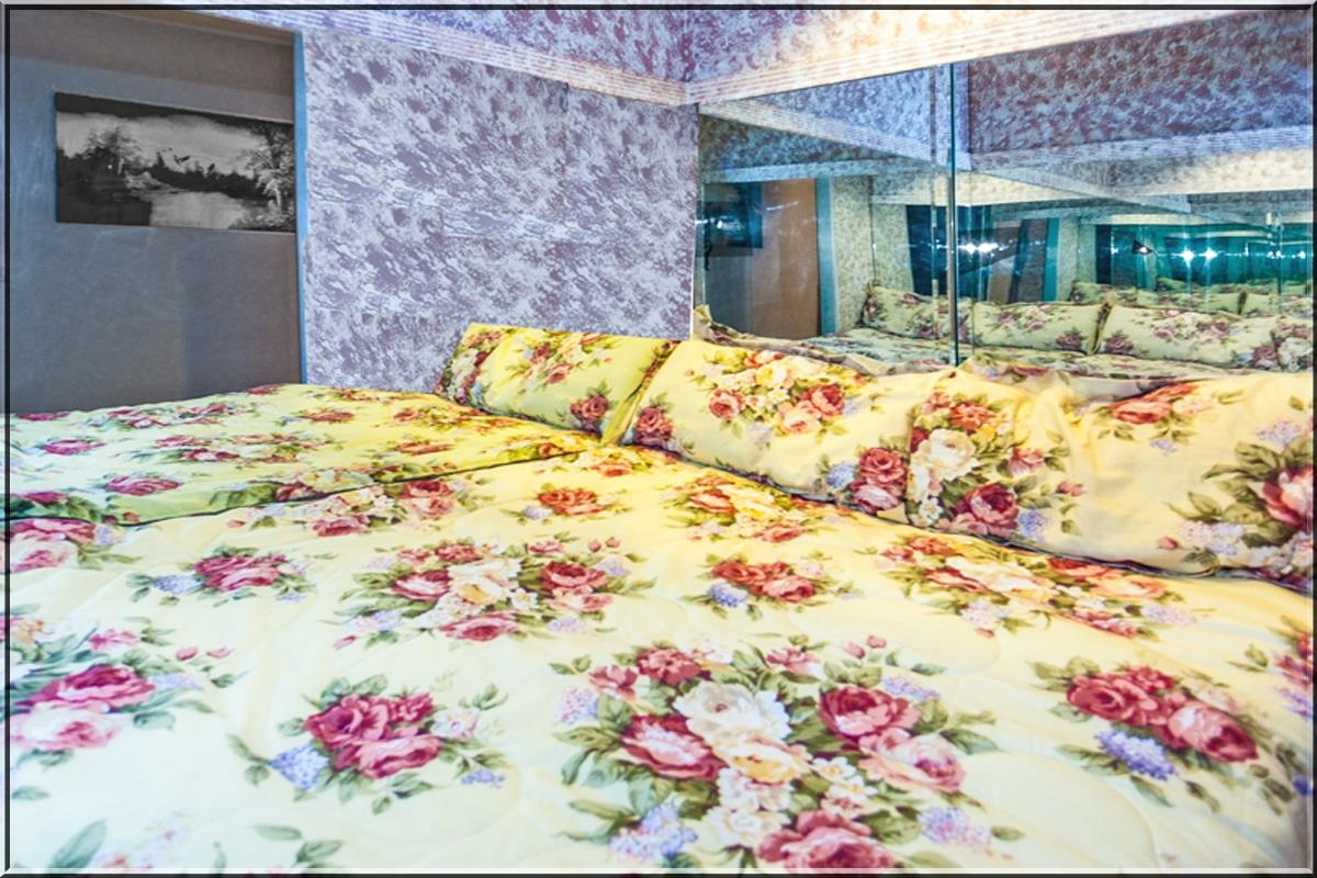 5100 Valley View Drive Unit: # 211