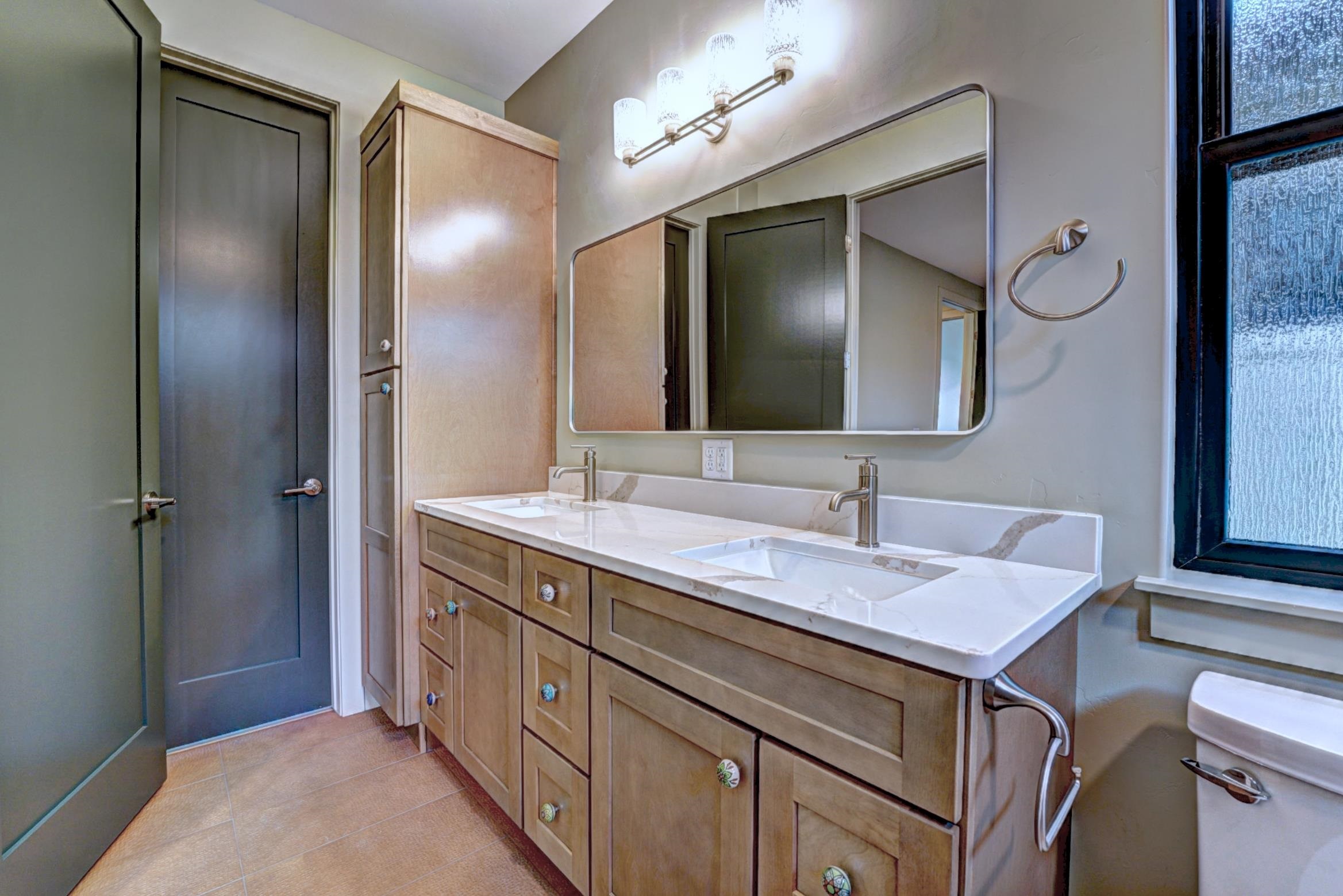 234 N Sycamore Street