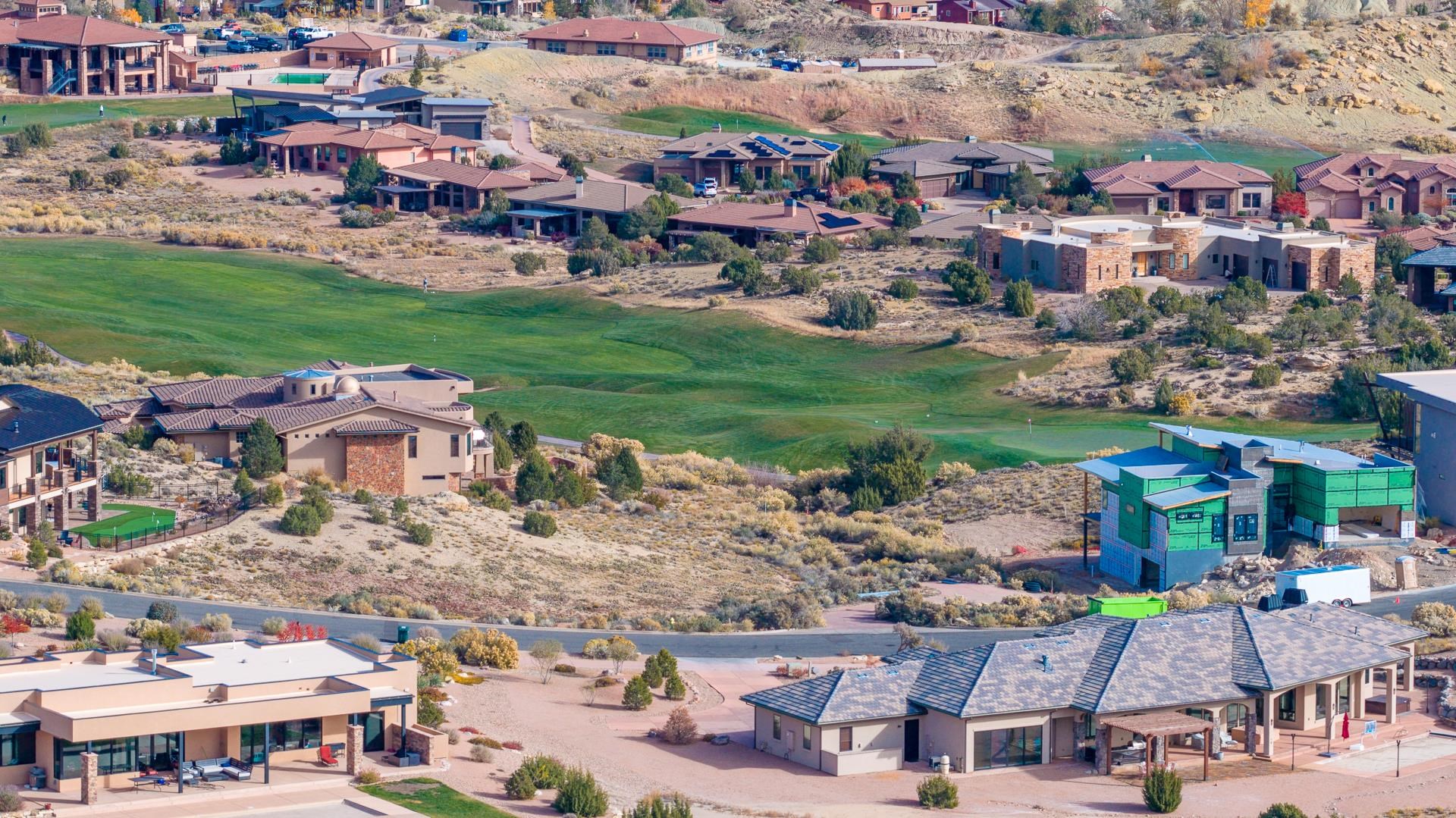 2304 W Ridges Boulevard