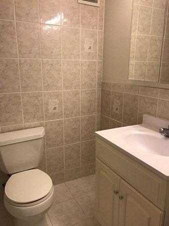 200 Swanton St # L23