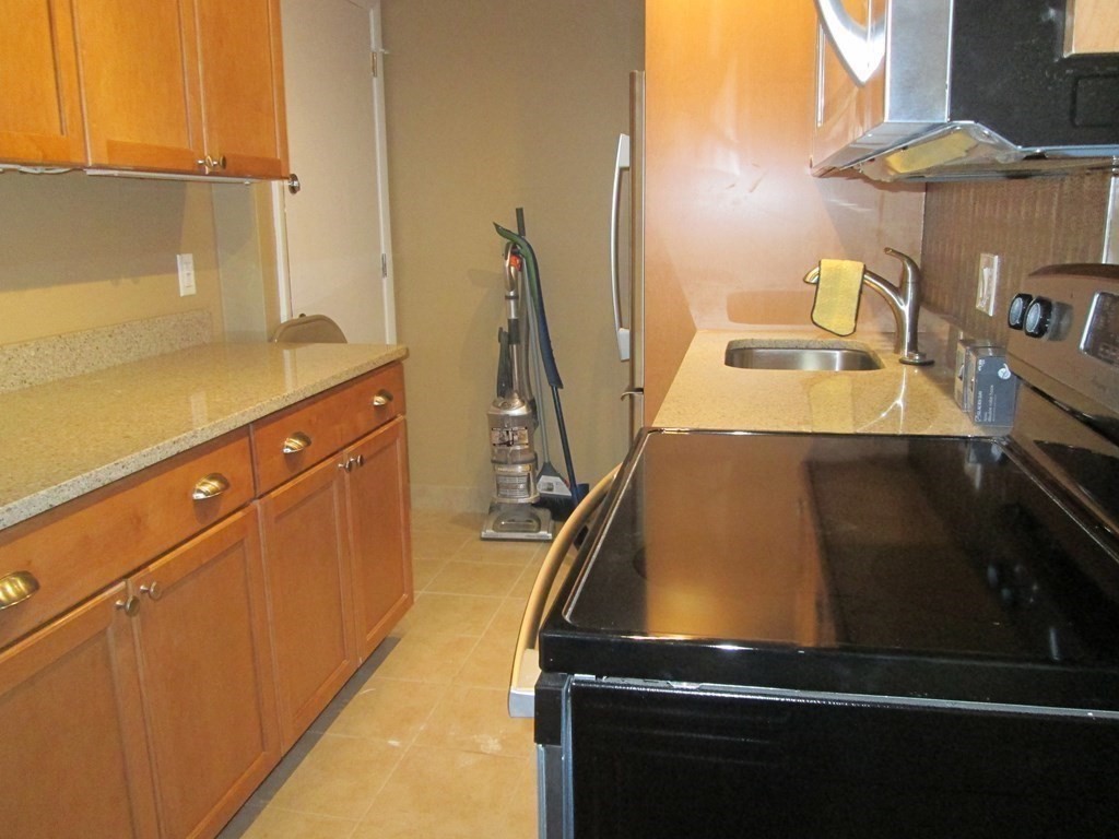 53 Melrose Unit: 3 E