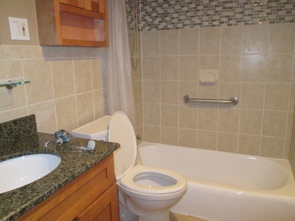 53 Melrose Unit: 3 E