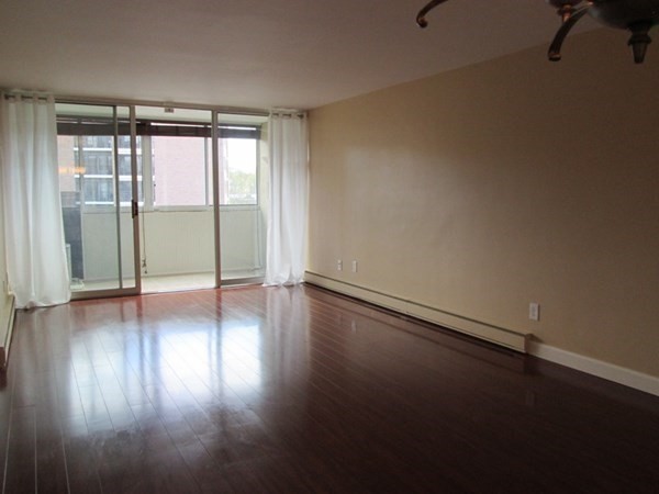 53 Melrose Unit: 3 E