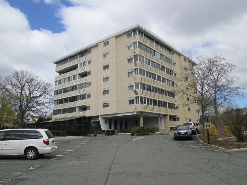 53 Melrose Unit: 3 E