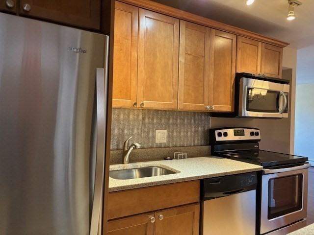 53 Melrose Unit: 3 E