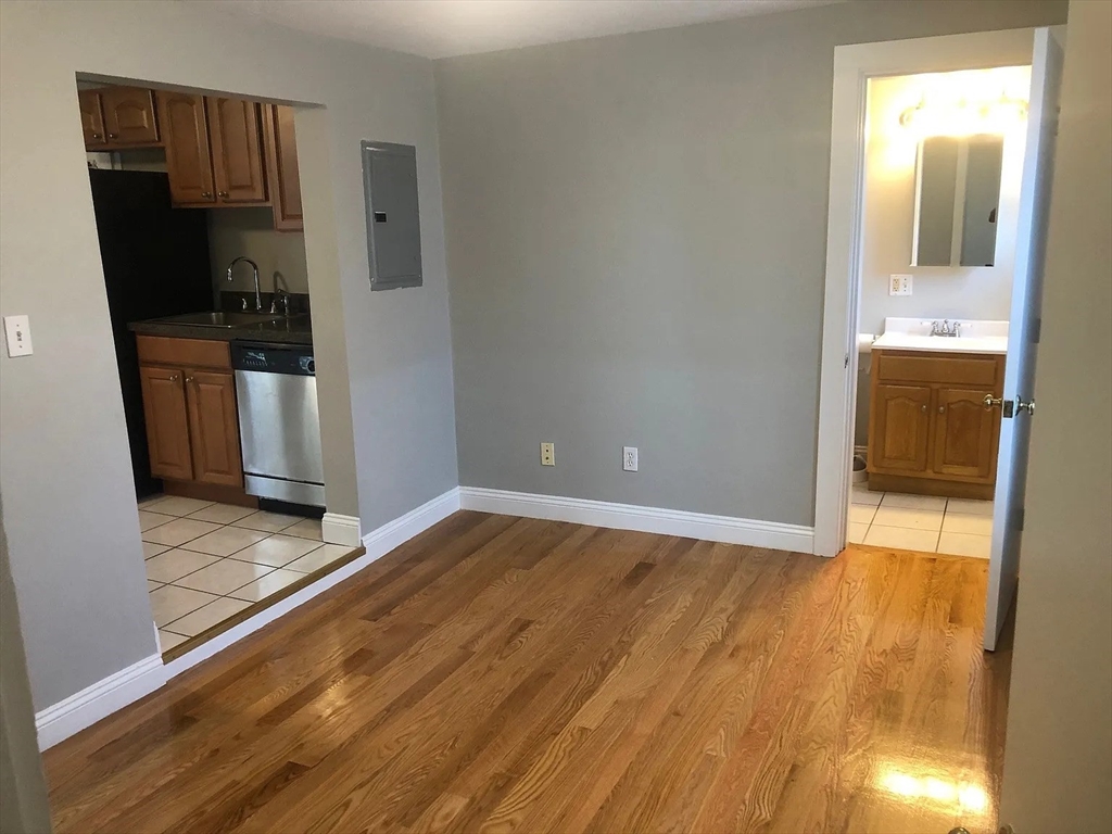 6 R Salem Street # 5