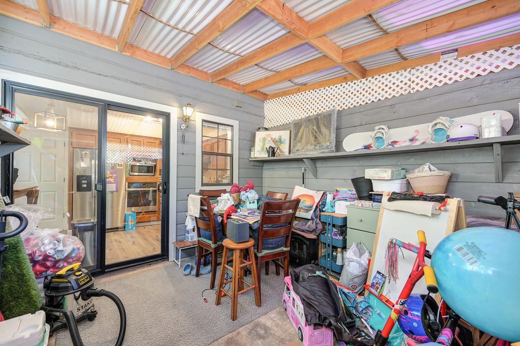 160 Huntley AVE