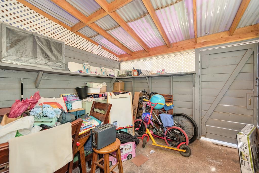 160 Huntley AVE