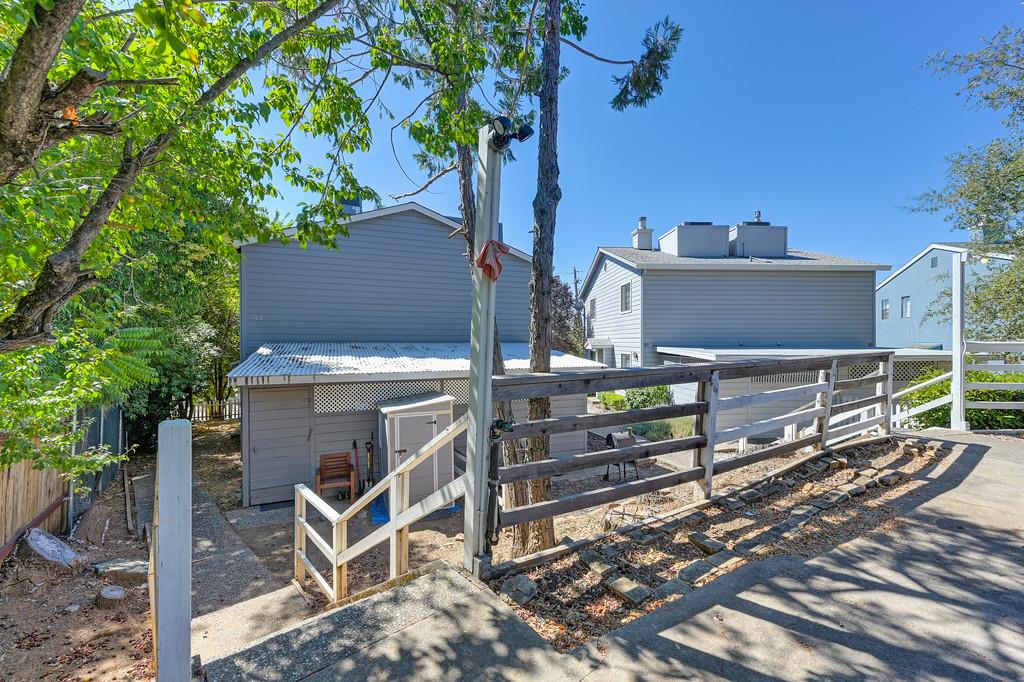 160 Huntley AVE
