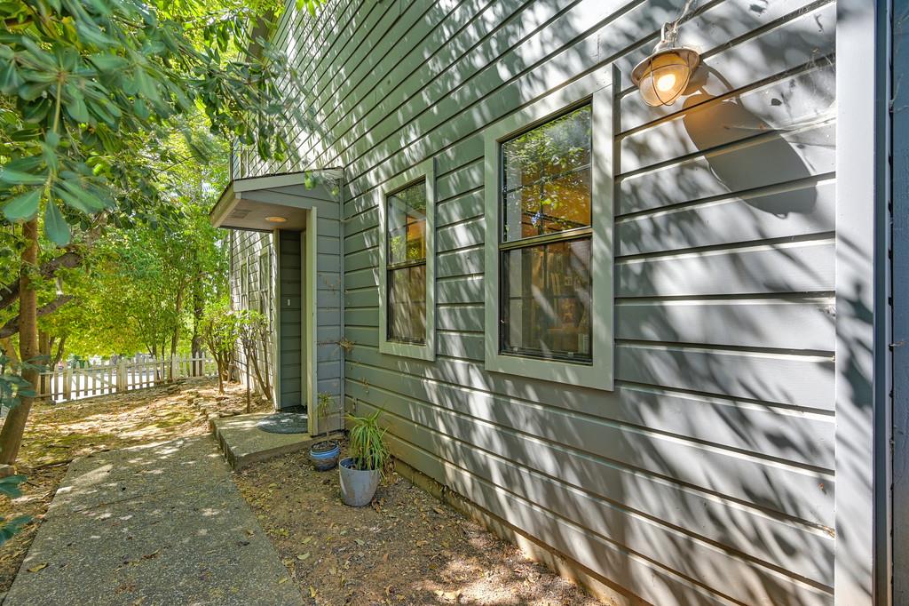 160 Huntley AVE