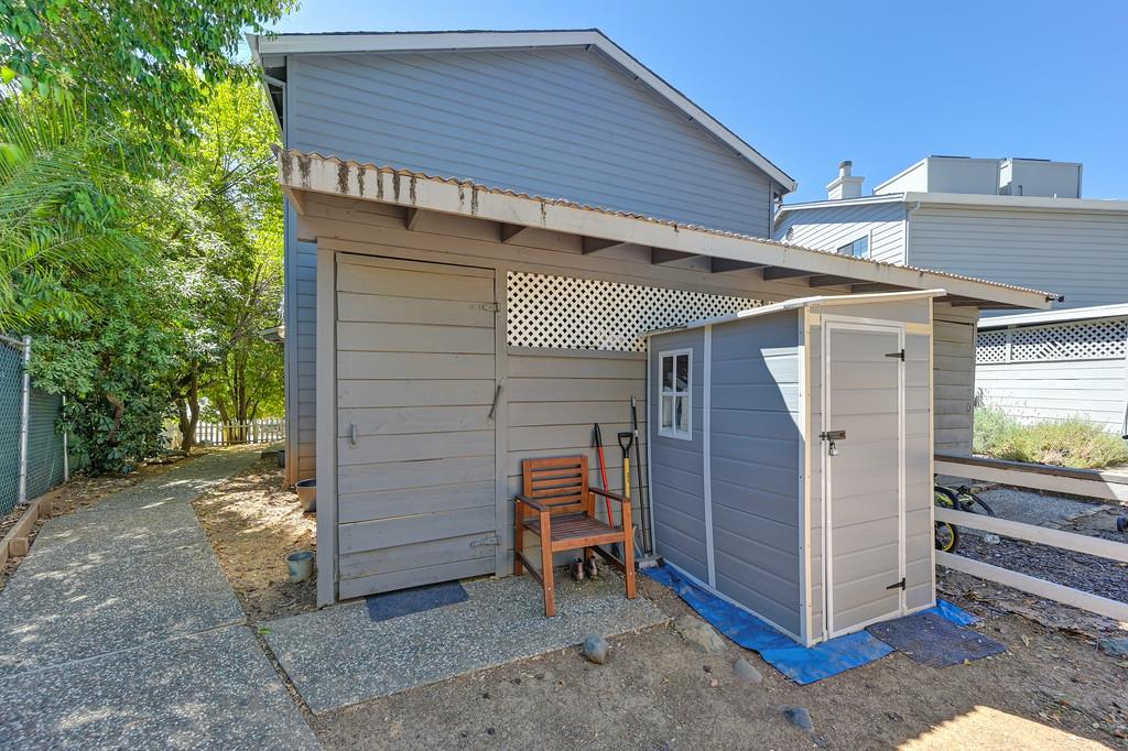 160 Huntley AVE