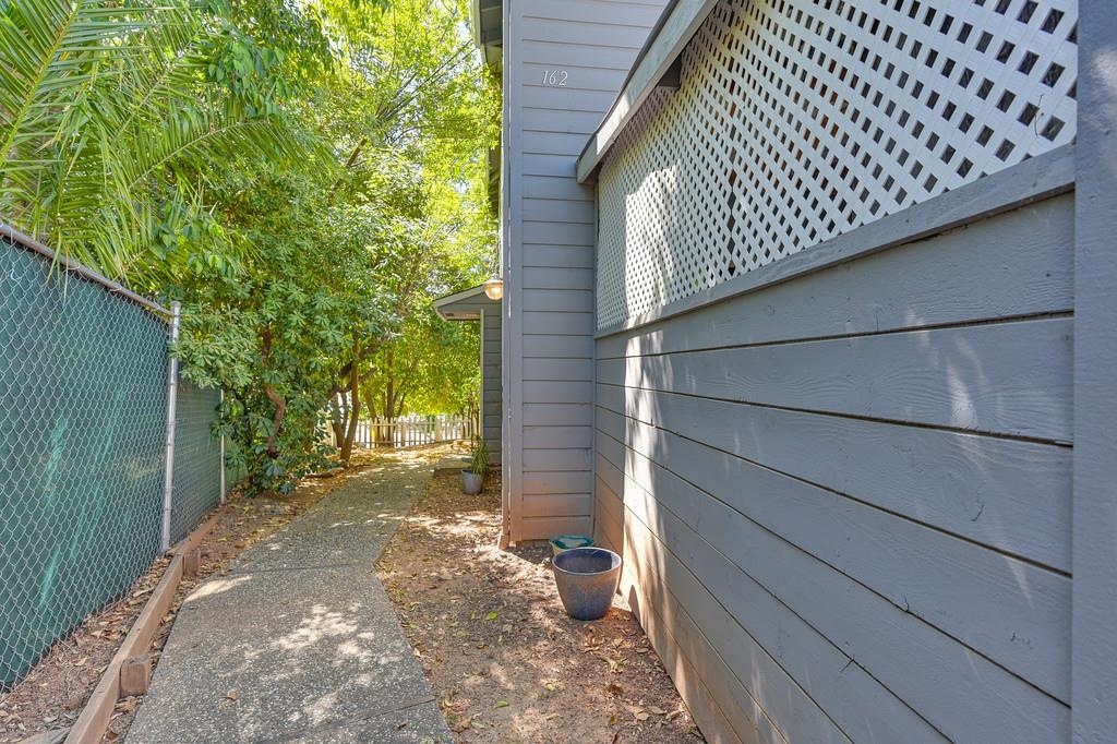 160 Huntley AVE