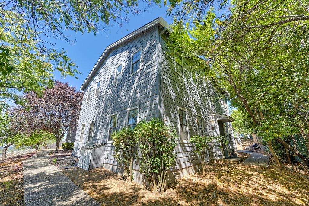 160 Huntley AVE