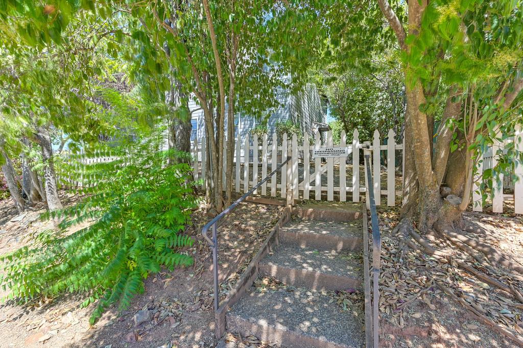 160 Huntley AVE