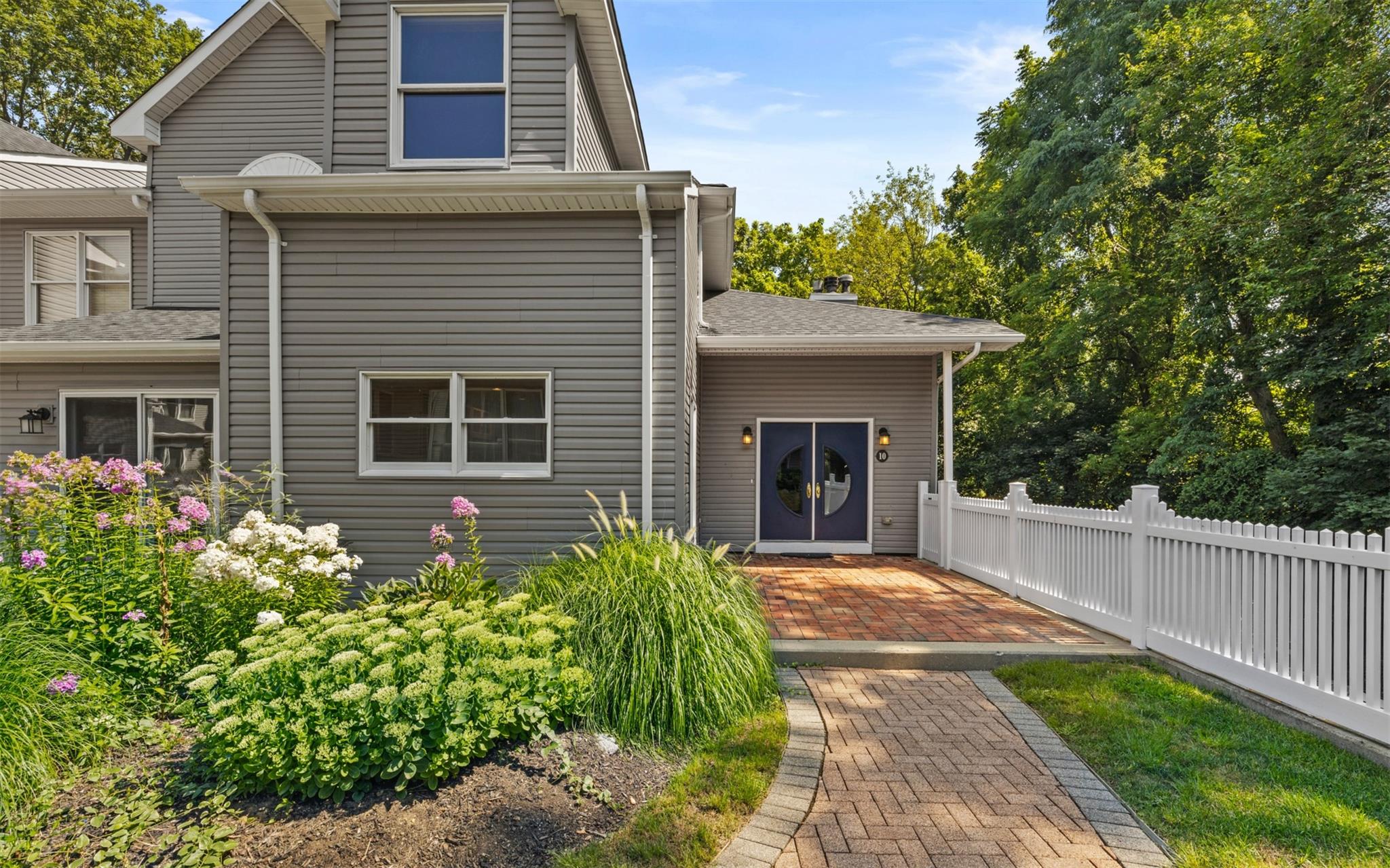 10 Courtyard Circle