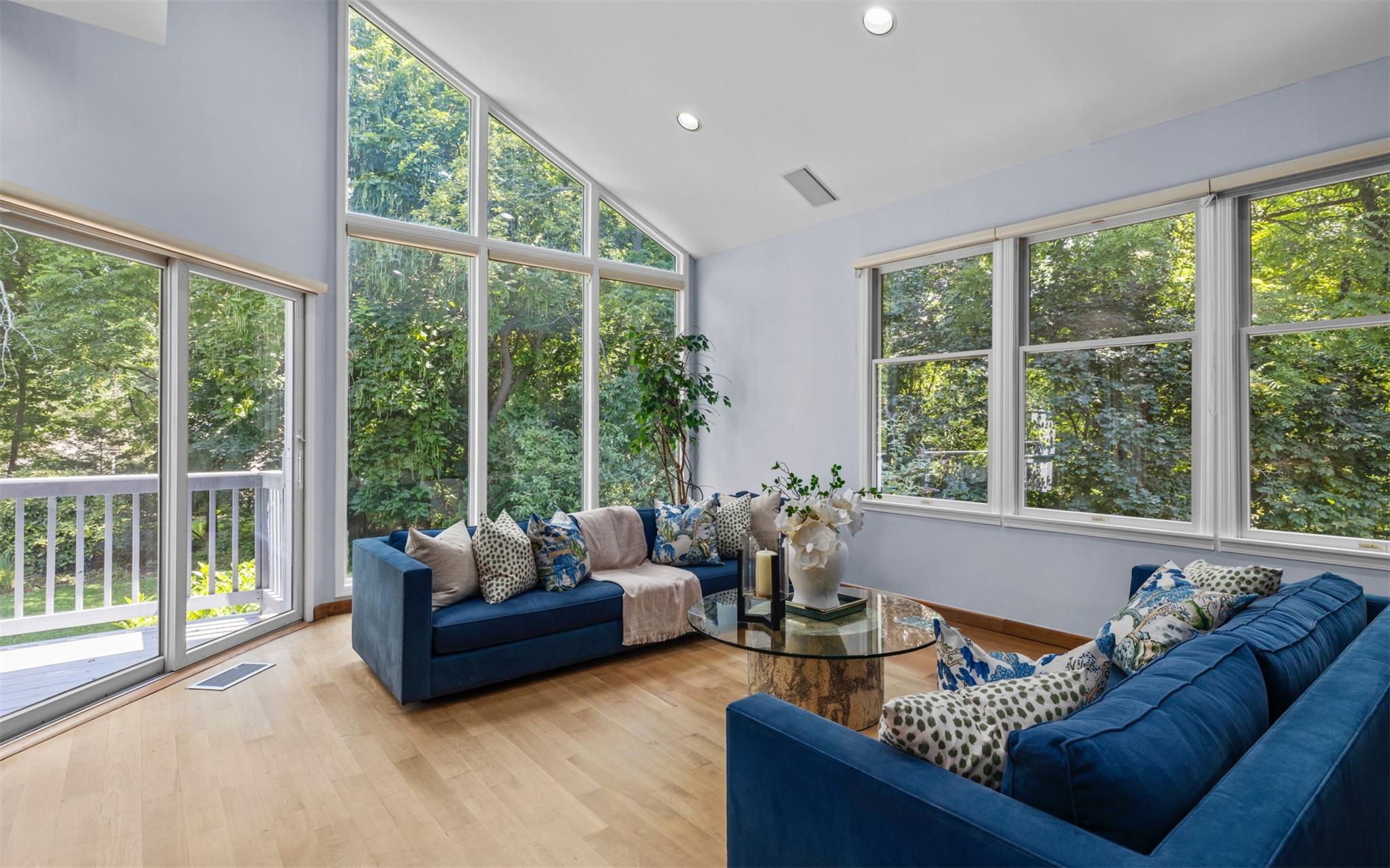 10 Courtyard Circle