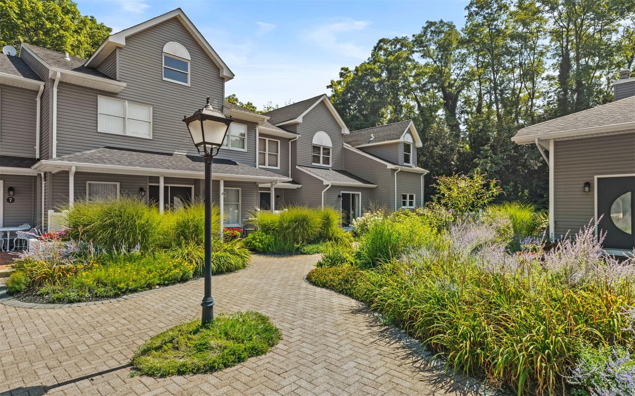 10 Courtyard Circle