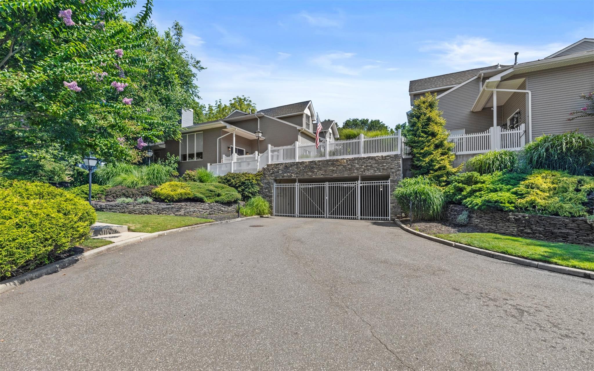 10 Courtyard Circle