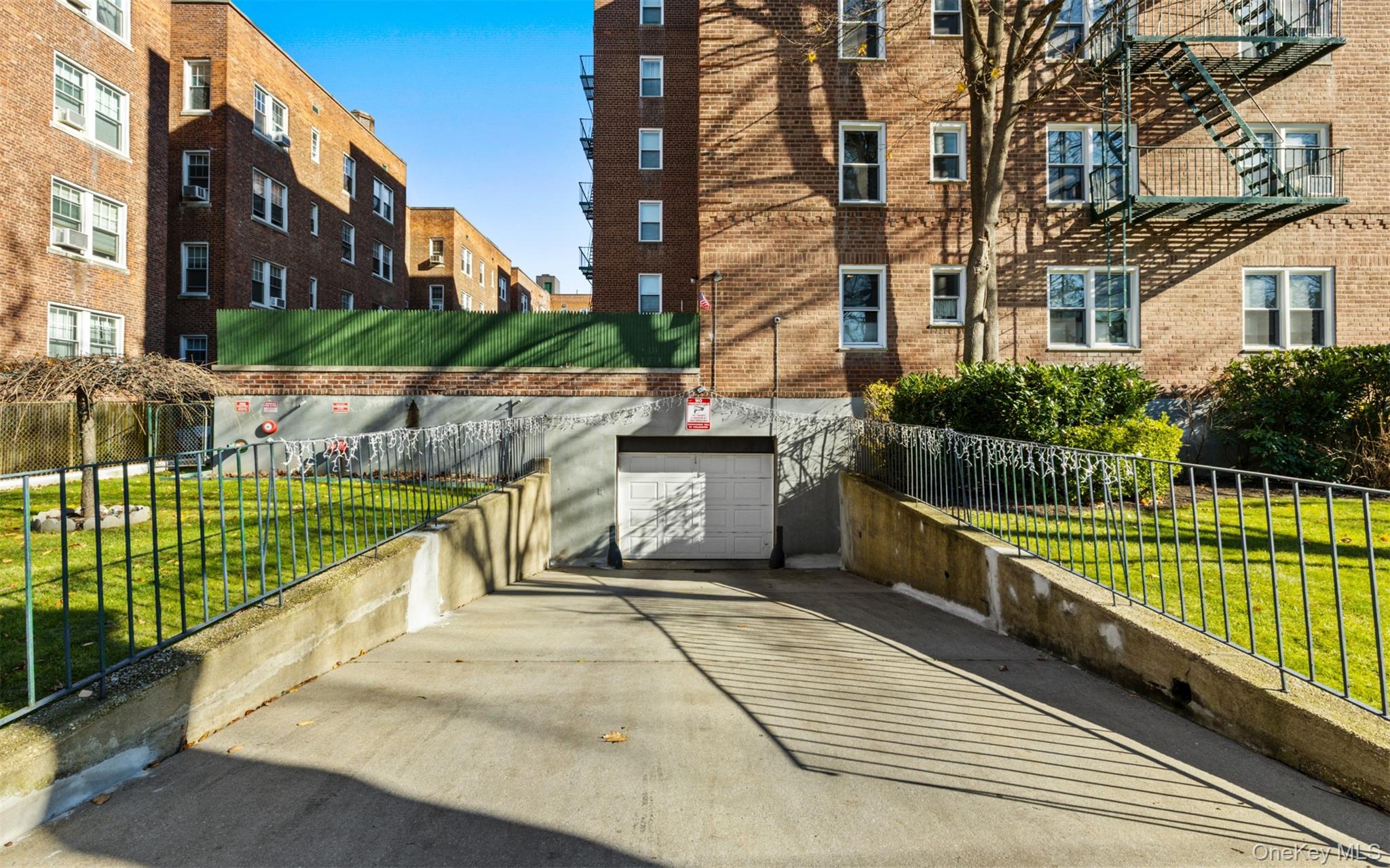 32 Cathedral Avenue Unit: 6c