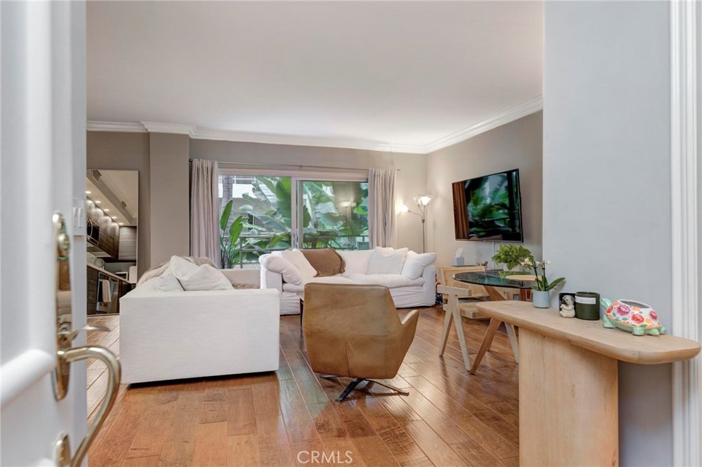 1131 Alta Loma Road 221