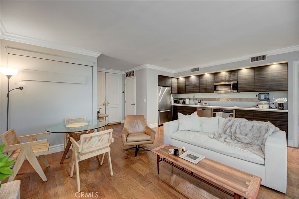 1131 Alta Loma Road 221