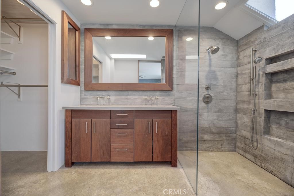 501 Herondo Street 49