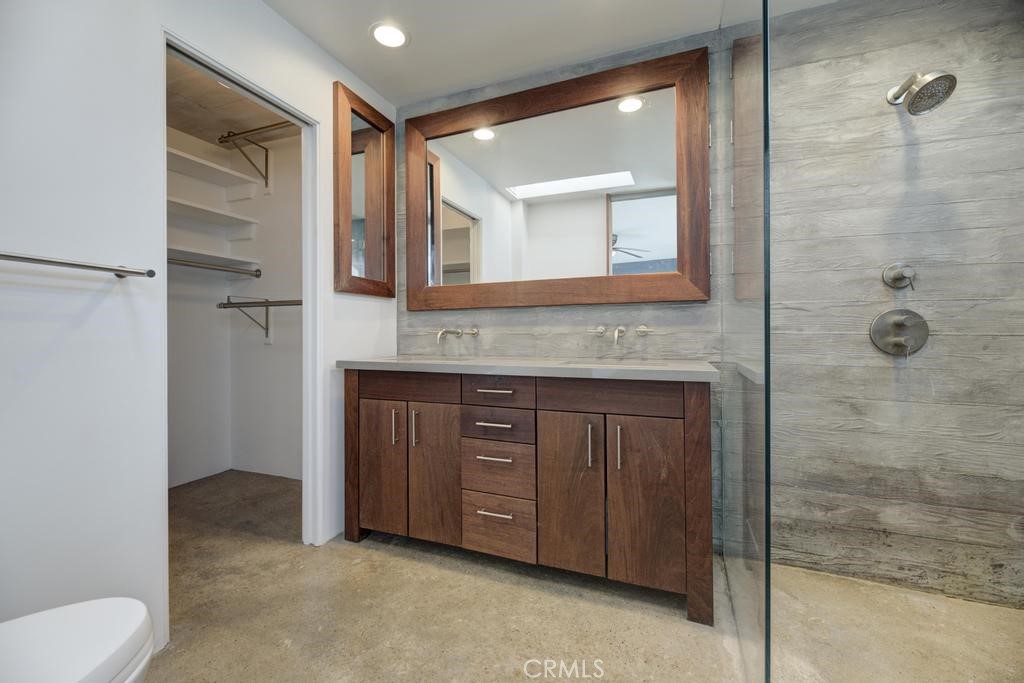 501 Herondo Street 49