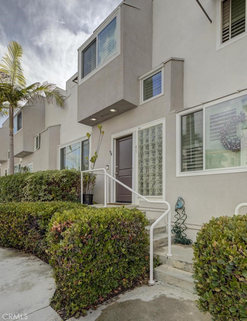 501 Herondo Street 49