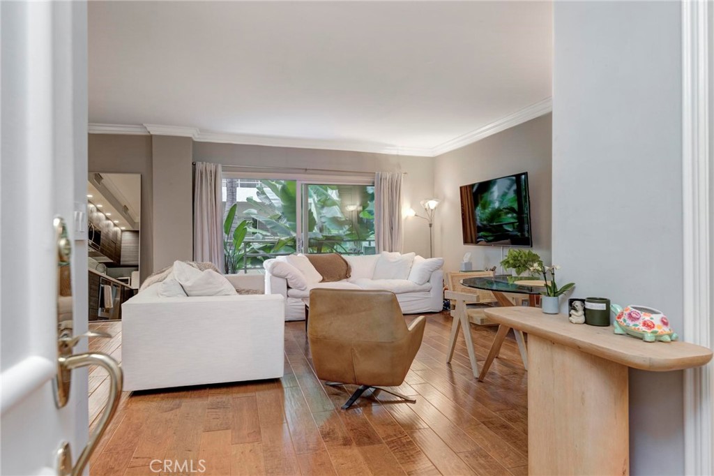 1131 Alta Loma Road 221